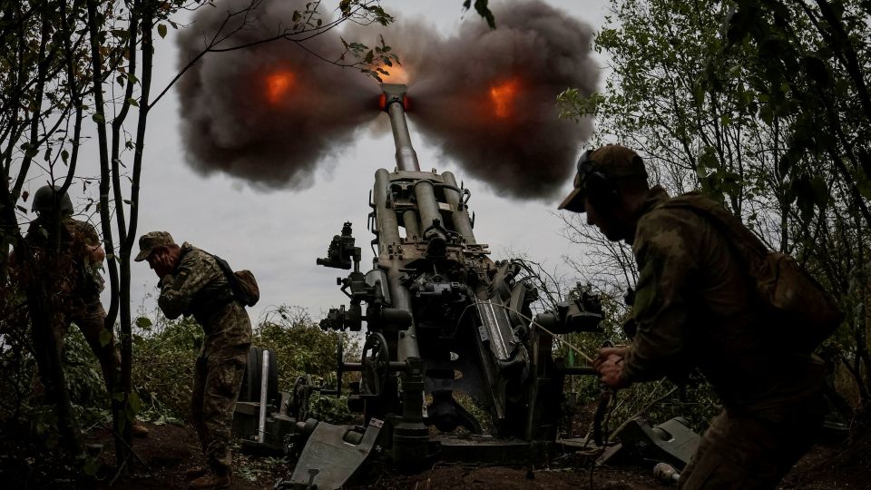 Ukraine bắn 7.000 đạn pháo/ngày, tự tin sẽ thắng Nga ở Bakhmut - Ảnh 1.