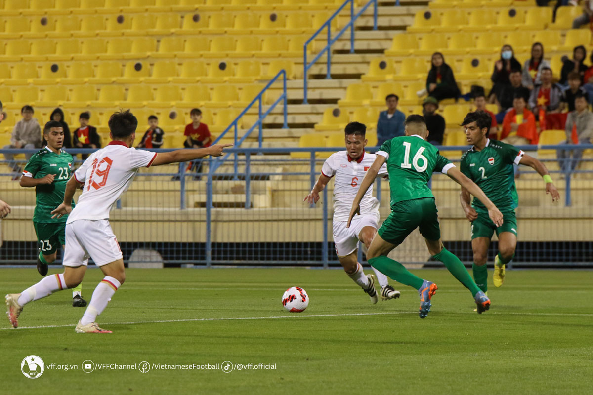 Tin tối (23/3): HLV Hoàng Anh Tuấn chỉ ra nguyên nhân khiến U23 Việt Nam thua đậm U23 Iraq - Ảnh 1.