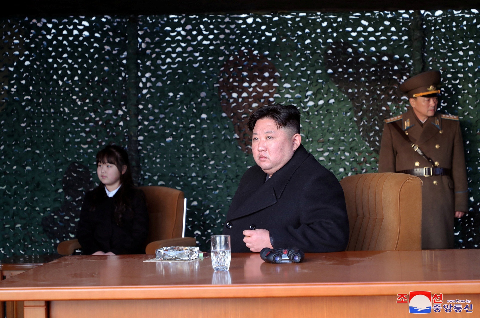 Hình ảnh đáng chú ý con gái ông Kim Jong Un tại các hoạt động thử vũ khí của Triều Tiên - Ảnh 10.