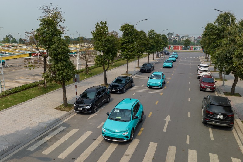Dàn xe taxi điện VinFast đã sẵn sàng phục vụ khách hàng Việt Nam - Ảnh 2.