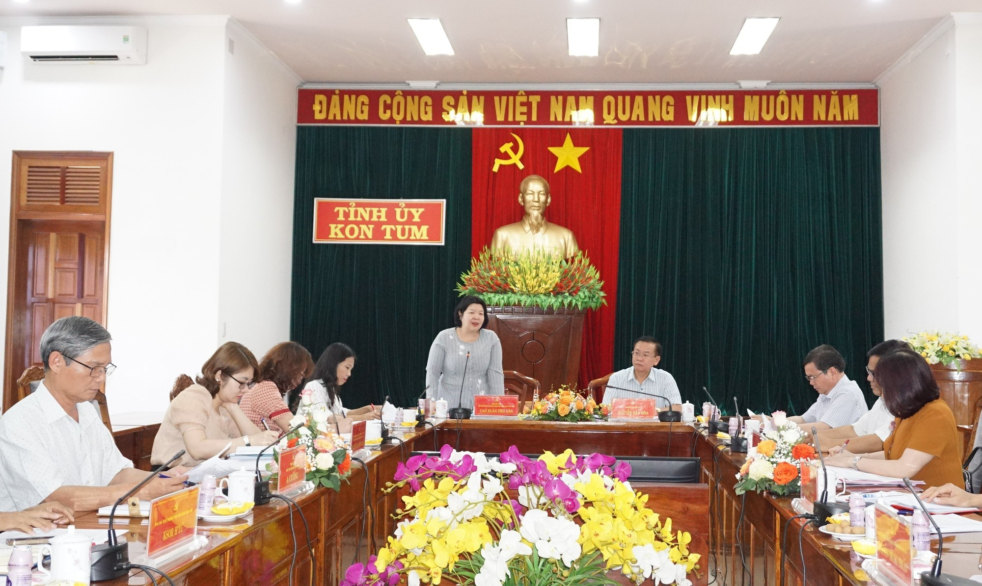 Đoàn công tác Trung ương Hội Nông dân Việt Nam làm việc với Thường trực Tỉnh ủy Kon Tum - Ảnh 1.