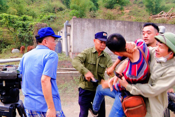 Hội Nông dân Việt Nam đề nghị Tỉnh ủy Hoà Bình chỉ đạo vụ việc phóng viên Báo Nông thôn ngày nay bị hành hung - Ảnh 2.