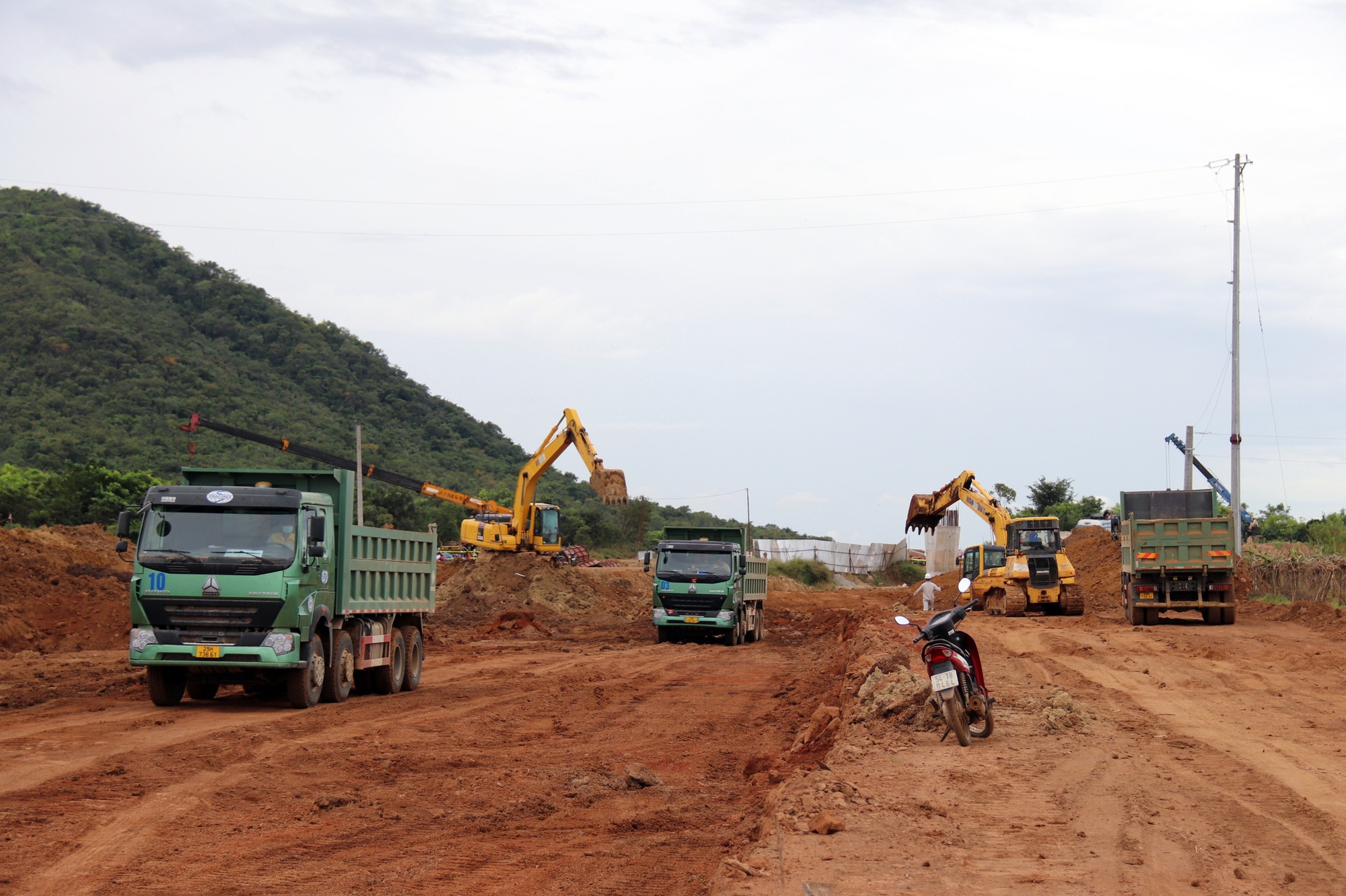 Thủ tướng chỉ thị đẩy mạnh phân bổ, giải ngân vốn đầu tư công, 3 chương trình mục tiêu QG, phục hồi phát triển KTXH - Ảnh 3.