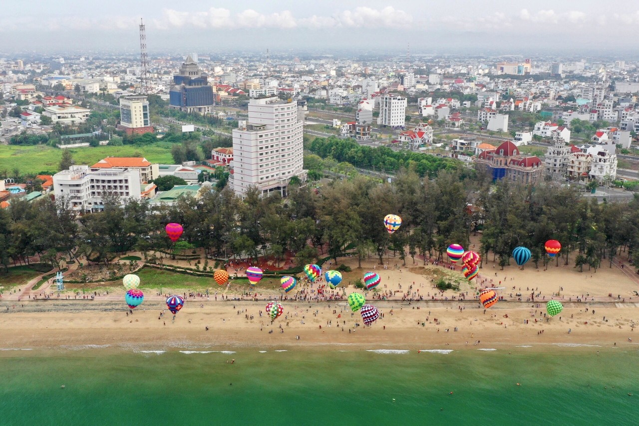 Khai mạc Năm Du lịch quốc gia 2023 “Bình Thuận - Hội tụ xanh” - Ảnh 2.