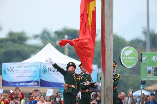 Lễ thượng cờ Tiền Phong Marathon 2023: Nâng cao ý thức bảo vệ Tổ quốc trên &quot;những nẻo đường biên cương&quot;  - Ảnh 2.