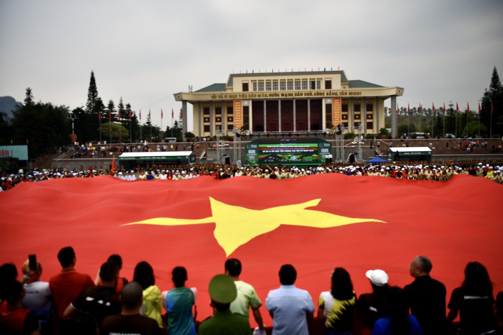 Lễ thượng cờ Tiền Phong Marathon 2023: Nâng cao ý thức bảo vệ Tổ quốc trên &quot;những nẻo đường biên cương&quot;  - Ảnh 3.