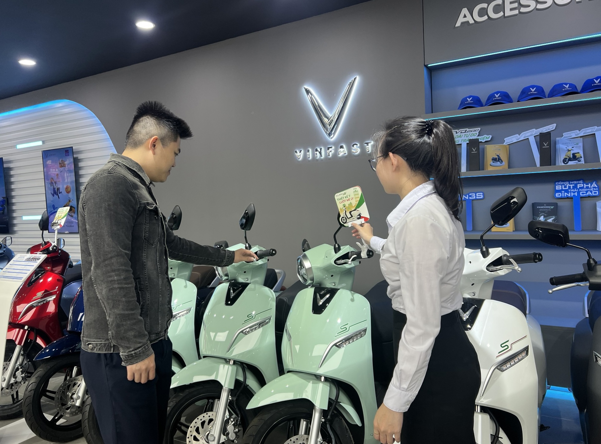 VinFast mở rộng hệ thống đại lý ủy quyền xe máy điện, người dùng hưởng lợi - Ảnh 1.