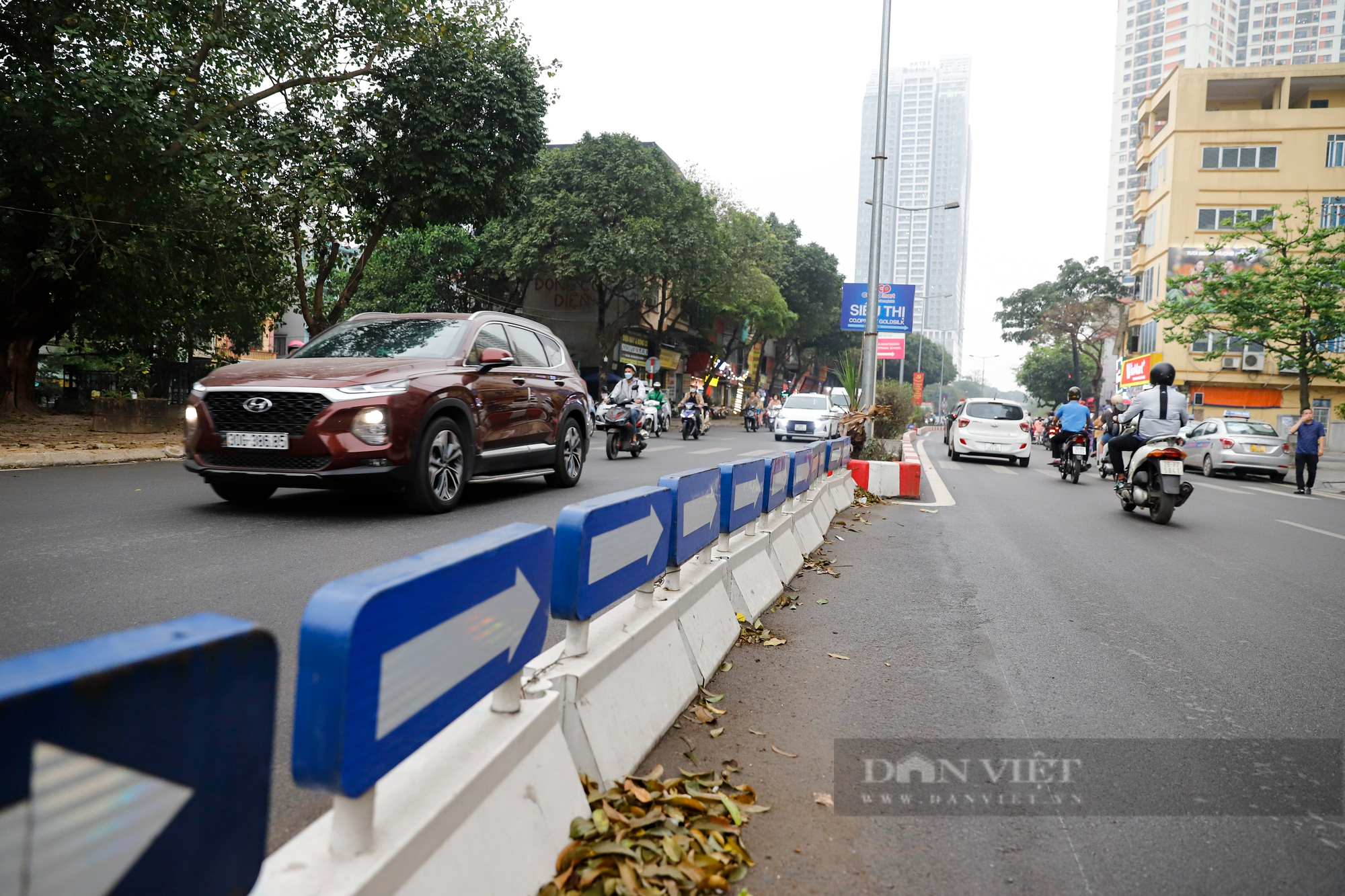 Hà Nội xén giải phân cách và đóng 12 điểm quay đầu trên trục đường Chu Văn An - Vạn Phúc - Ảnh 3.