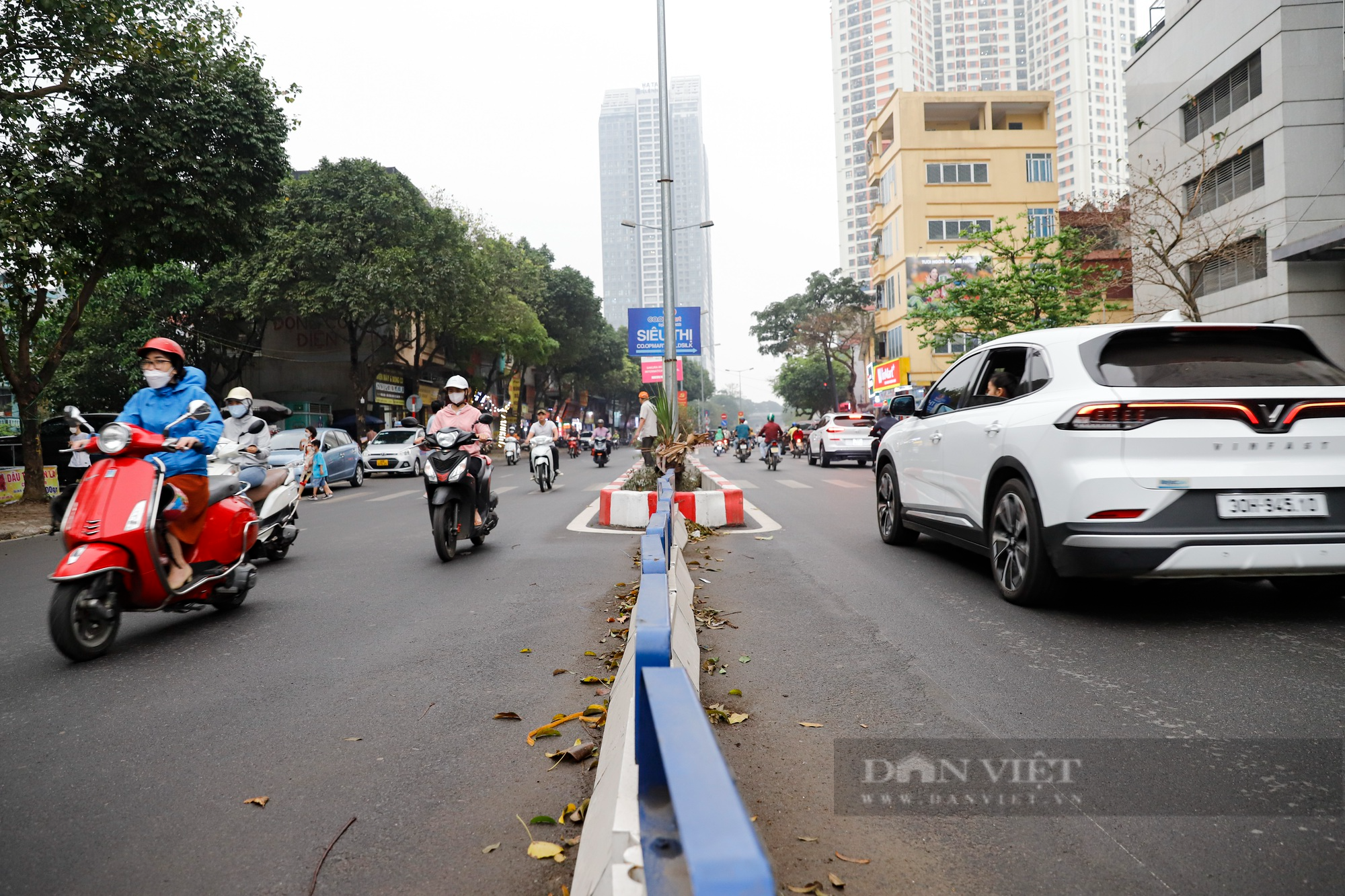 Hà Nội xén giải phân cách và đóng 12 điểm quay đầu trên trục đường Chu Văn An - Vạn Phúc - Ảnh 8.