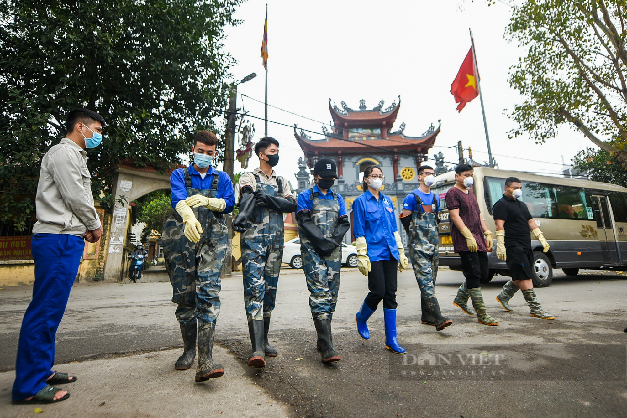 Theo chân những bạn trẻ với quyết tâm &quot;hồi sinh&quot; những dòng sông ô nhiễm tại Hà Nội - Ảnh 2.