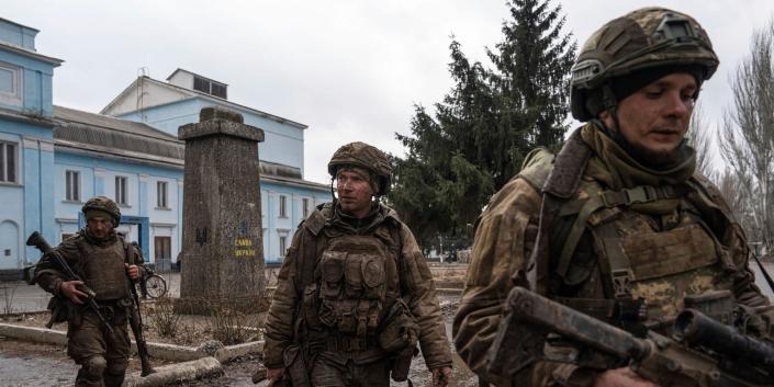 WSJ: Quân đội Ukraine đang vật lộn với khó khăn chưa từng có - Ảnh 1.