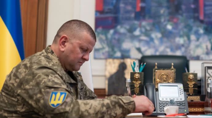 Tổng tư lệnh Ukraine nói thật về tình hình ở chiến trường thảm khốc Bakhmut với người đồng cấp Anh - Ảnh 1.