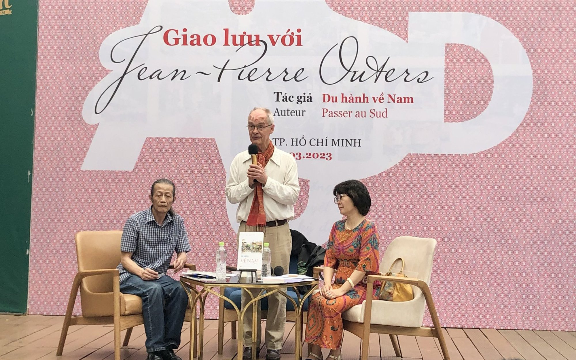 "Du hành về Nam" qua con mắt của nhà văn Bỉ Jean-Pierre Outers