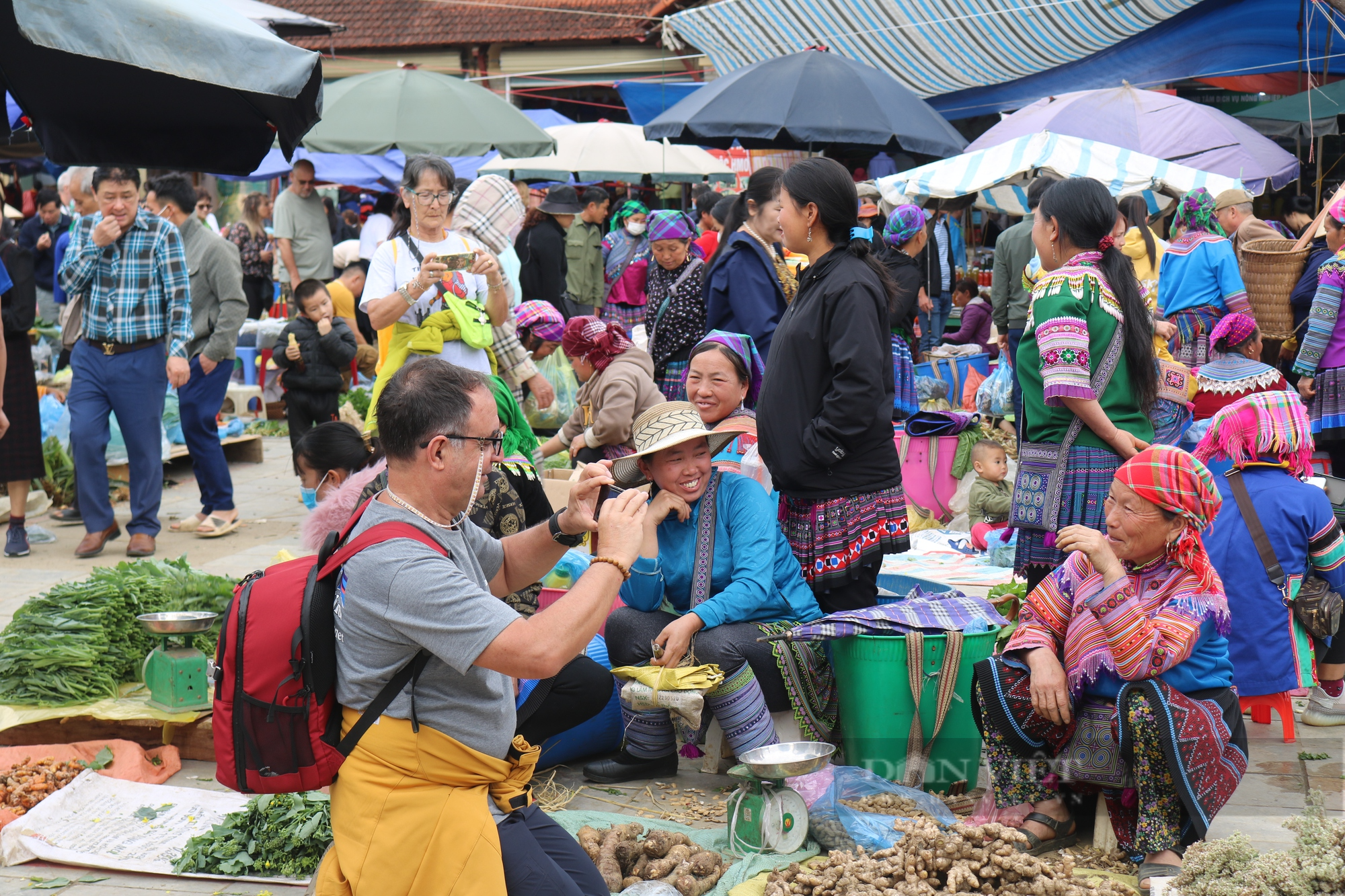 Chợ phiên vùng cao nguyên trắng Bắc Hà - Ảnh 12.