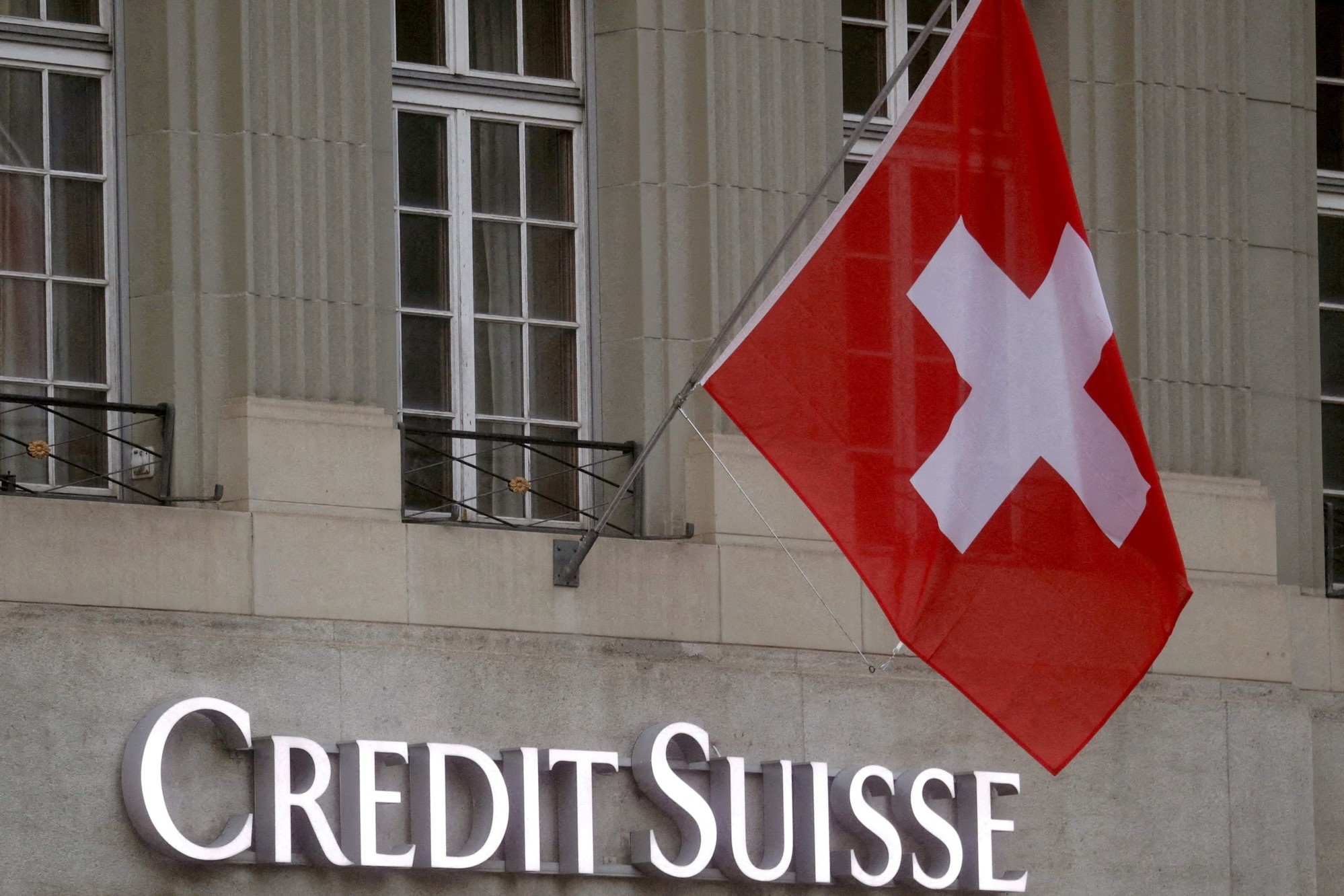 Khủng hoảng Credit Suisse hé lộ quyền lực của 'USD dầu mỏ' - Ảnh 1.