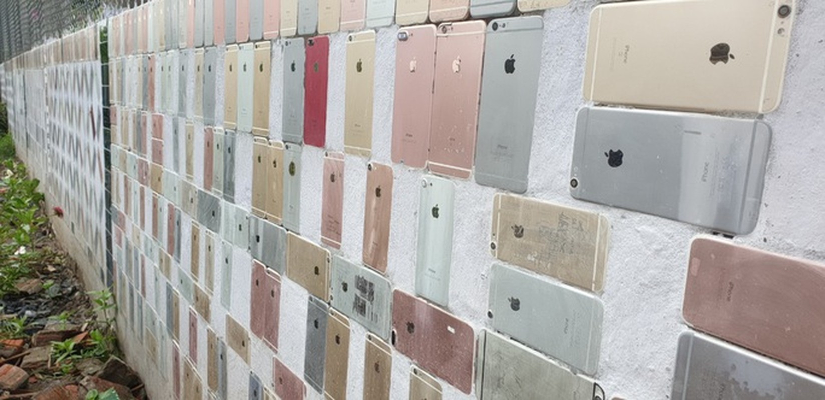 Ngôi nhà ốp 2.000 vỏ iPhone độc nhất vô nhị  - Ảnh 3.