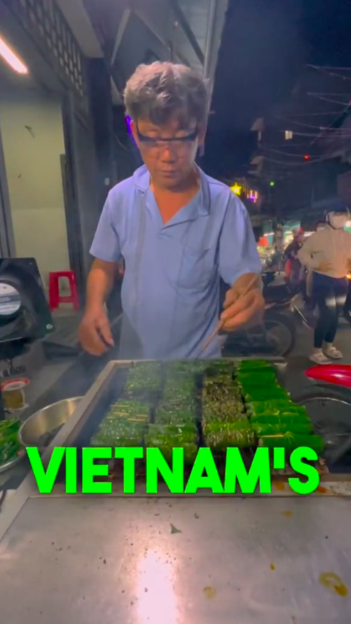 Món bò cuộn với một loại lá của Việt Nam khiến nhà làm phim người Mỹ đạt gần 10 triệu theo dõi phải trầm trồ - Ảnh 1.
