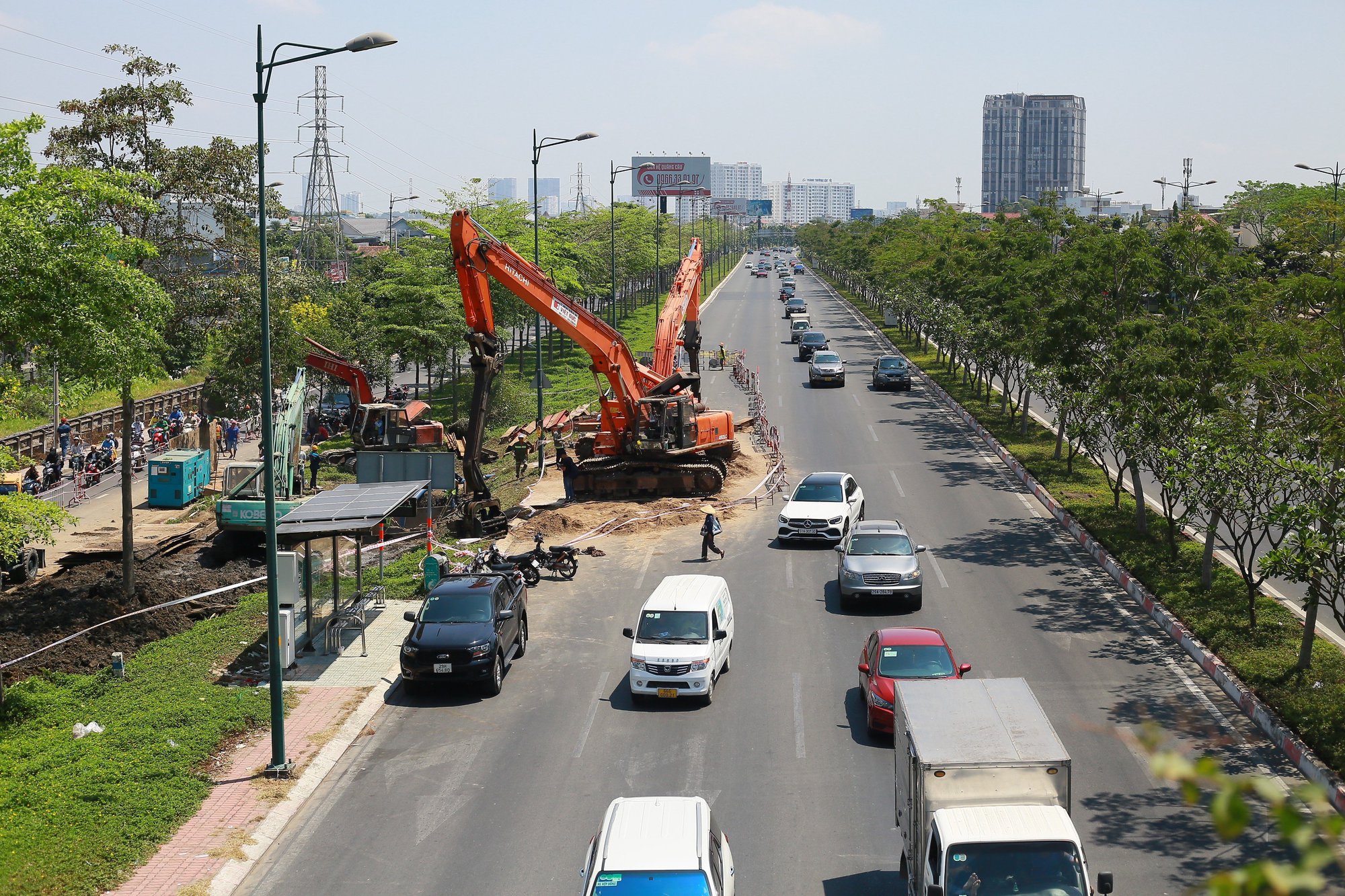 Mất 2 đến 7 ngày để khắc phục sự cố bể ống nước trên đường Phạm Văn Đồng - Ảnh 1.