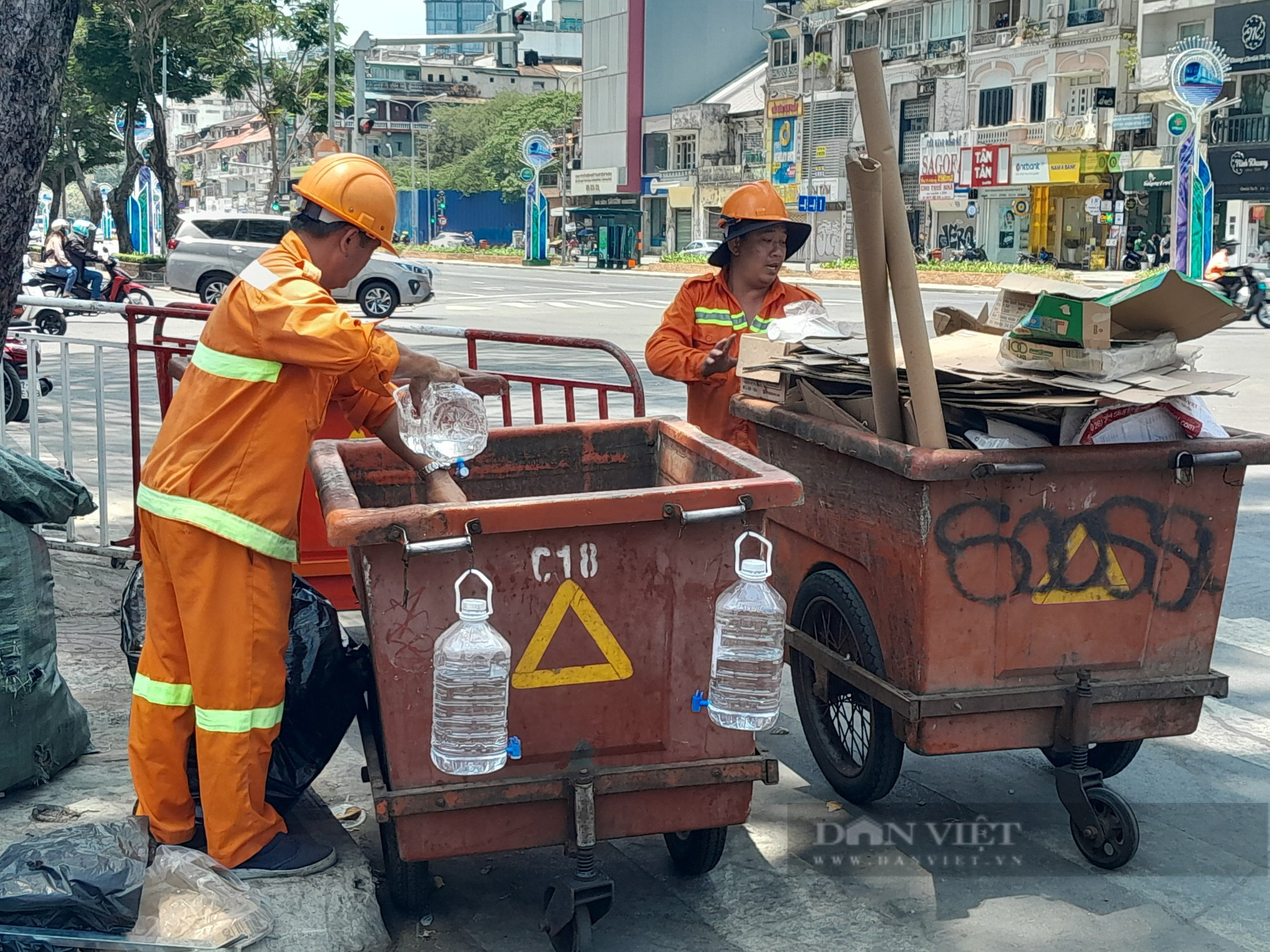 TP.HCM: Nắng gắt kéo dài, nước giải khát, kính râm bán chạy - Ảnh 2.