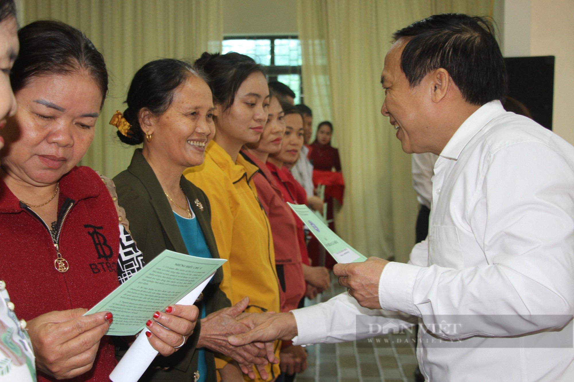 Nghệ An dẫn đầu cả nước về số người tham gia bảo hiểm tự nguyện - Ảnh 5.