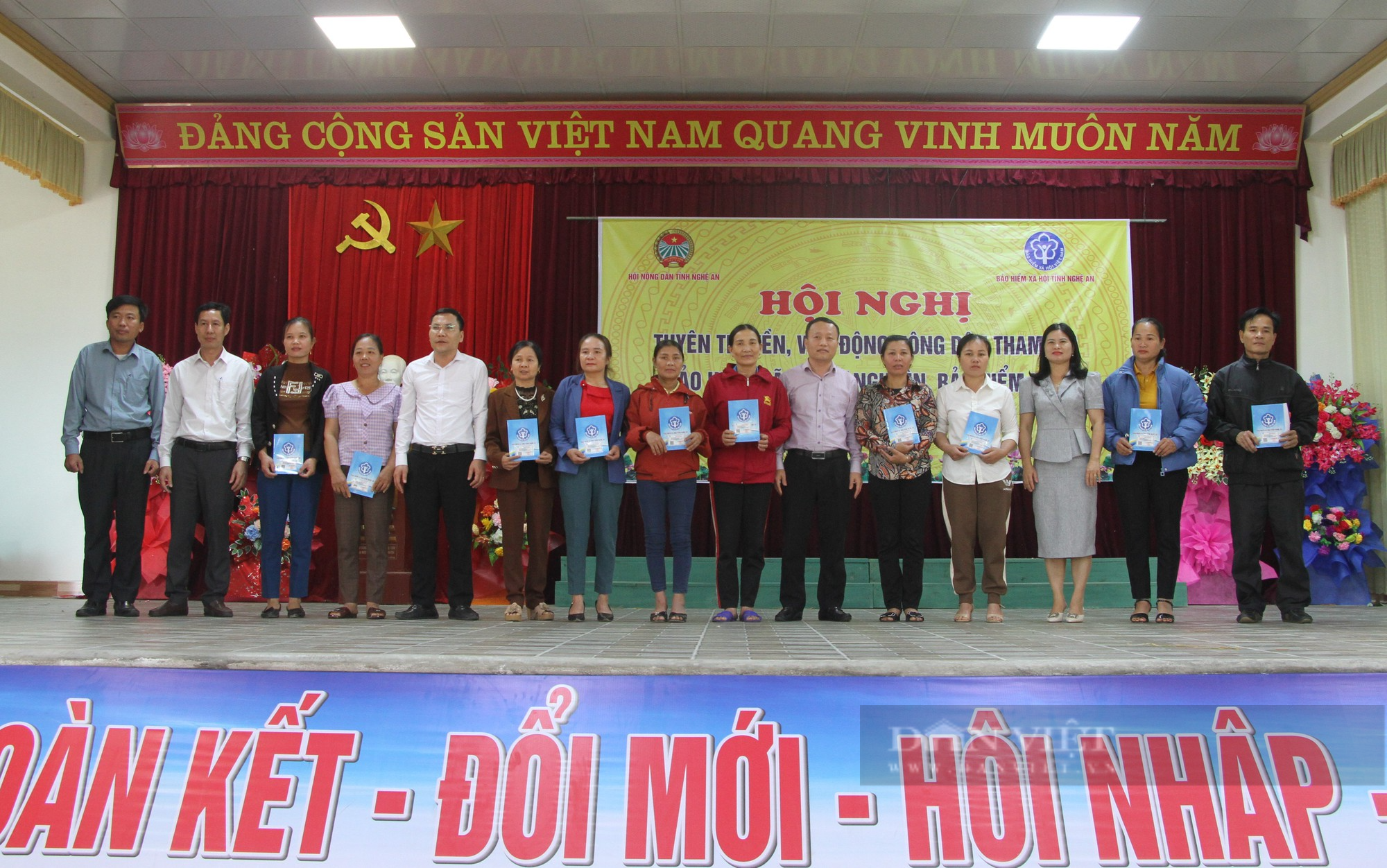 Nghệ An dẫn đầu cả nước về số người tham gia bảo hiểm tự nguyện - Ảnh 9.