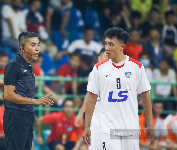 Lăng mạ trọng tài, ngôi sao World Cup Nguyễn Minh Trí bị phạt nặng - Ảnh 2.