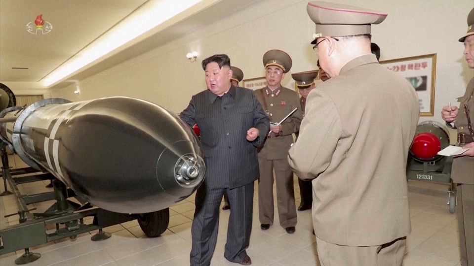 Hình ảnh ông Kim Jong Un thị sát Viện vũ khí, nơi sản xuất đầu đạn hạt nhân uy lực hơn - Ảnh 1.