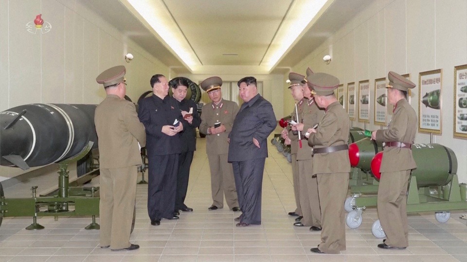 Hình ảnh ông Kim Jong Un thị sát Viện vũ khí, nơi sản xuất đầu đạn hạt nhân uy lực hơn - Ảnh 5.