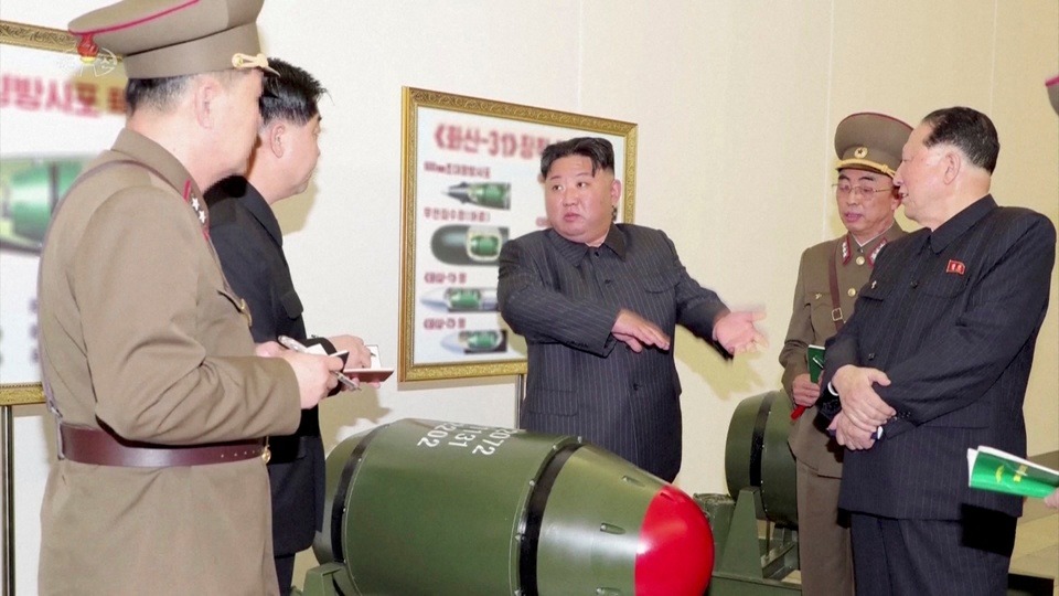 Hình ảnh ông Kim Jong Un thị sát Viện vũ khí, nơi sản xuất đầu đạn hạt nhân uy lực hơn - Ảnh 8.