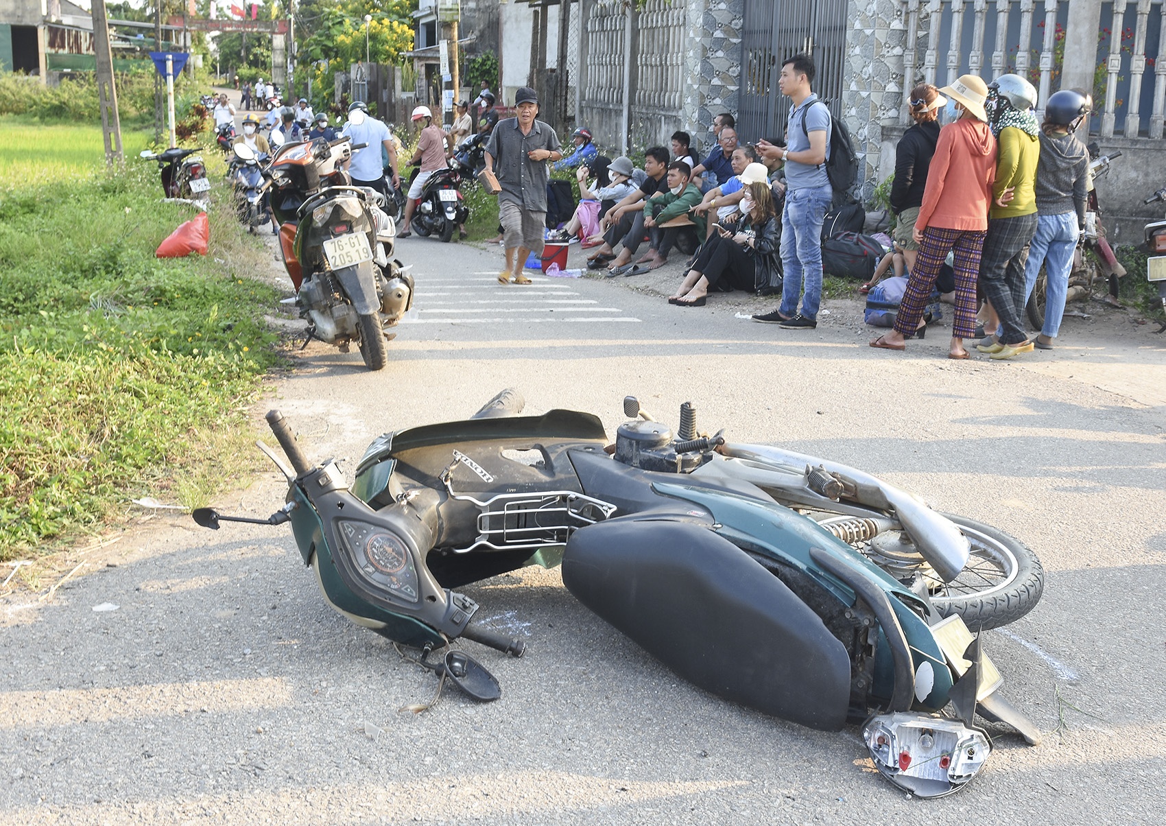 Vụ ôtô khách lật xuống ruộng, 7 người thương vong: Người lái xe máy vi phạm nồng độ cồn - Ảnh 2.