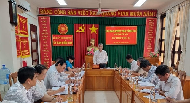 Nguyên chủ tịch và phó chủ tịch UBND huyện Hàm Tân bị cảnh cáo vì liên quan đến đất đai - Ảnh 3.