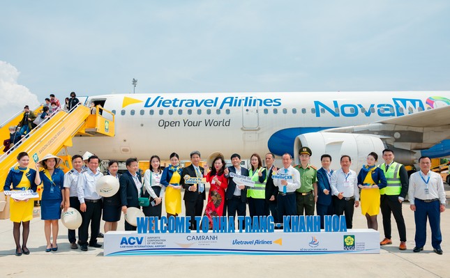 Nha Trang đón 11 chuyến bay charter chở hơn 2.200 khách Hàn Quốc đến du lịch - Ảnh 2.
