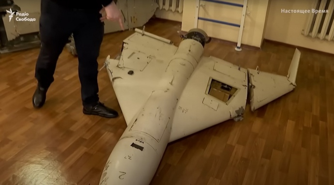 Ukraine xẻ thịt máy bay không người lái của Nga, ngã ngửa với thứ nhìn thấy bên trong - Ảnh 2.