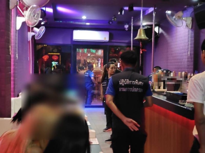 Thái Lan: Chấn động với vụ bê bối tại quán bar chuyên phục vụ du khách - Ảnh 3.