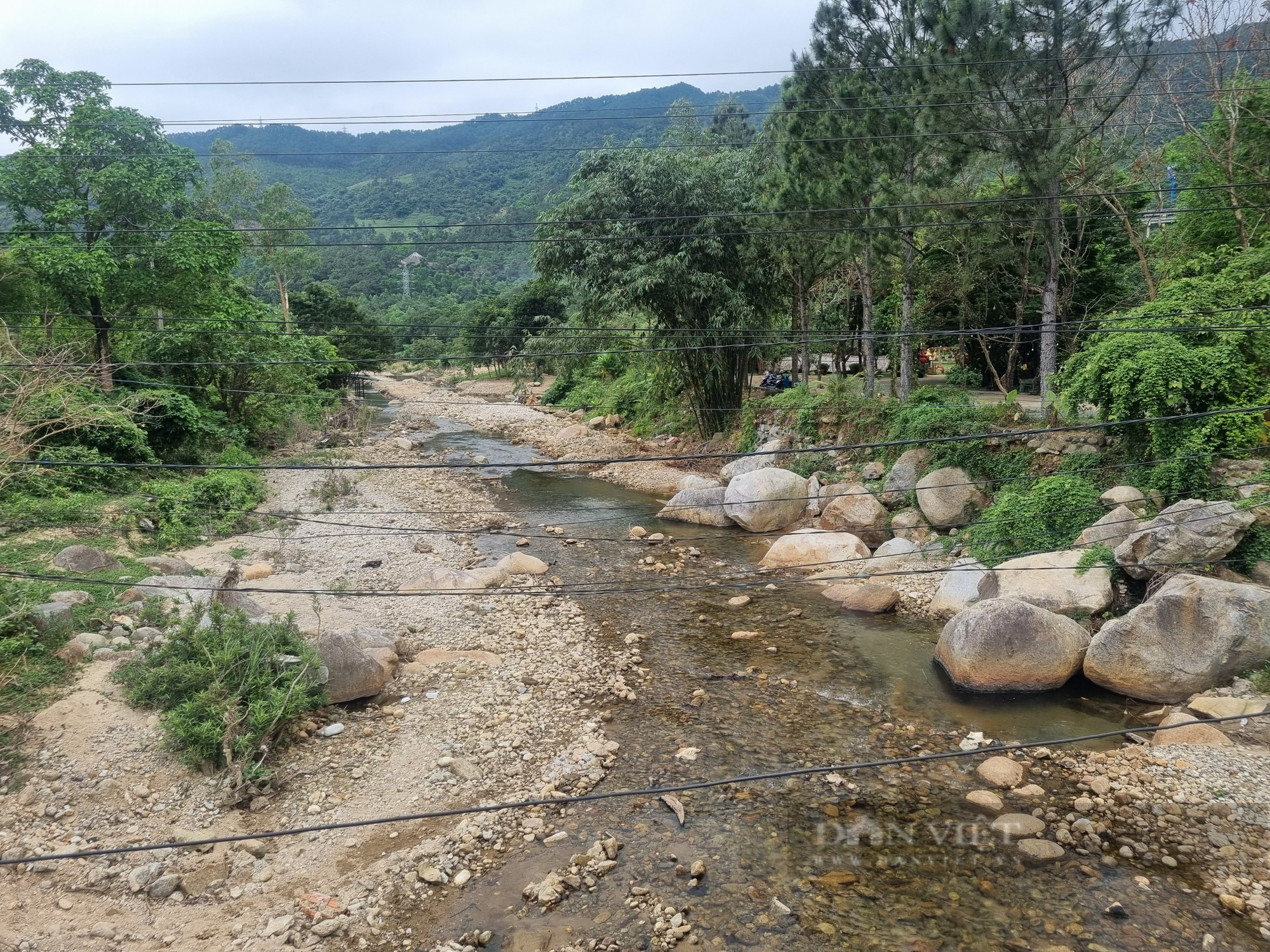 Khu du lịch sinh thái Suối Lương &quot;ngó lơ&quot; thông báo dỡ đập chặn dòng - Ảnh 3.