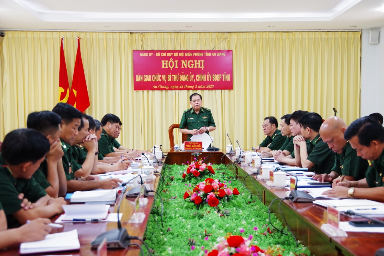  Thượng tá Nguyễn Văn Hiệp nhận nhiệm vụ Chính ủy BĐBP tỉnh An Giang - Ảnh 2.