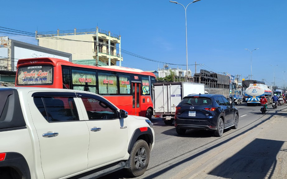 Bộ Giao thông Vận tải nói gì về đề xuất "siết" xe dù, bến cóc của TP.HCM?