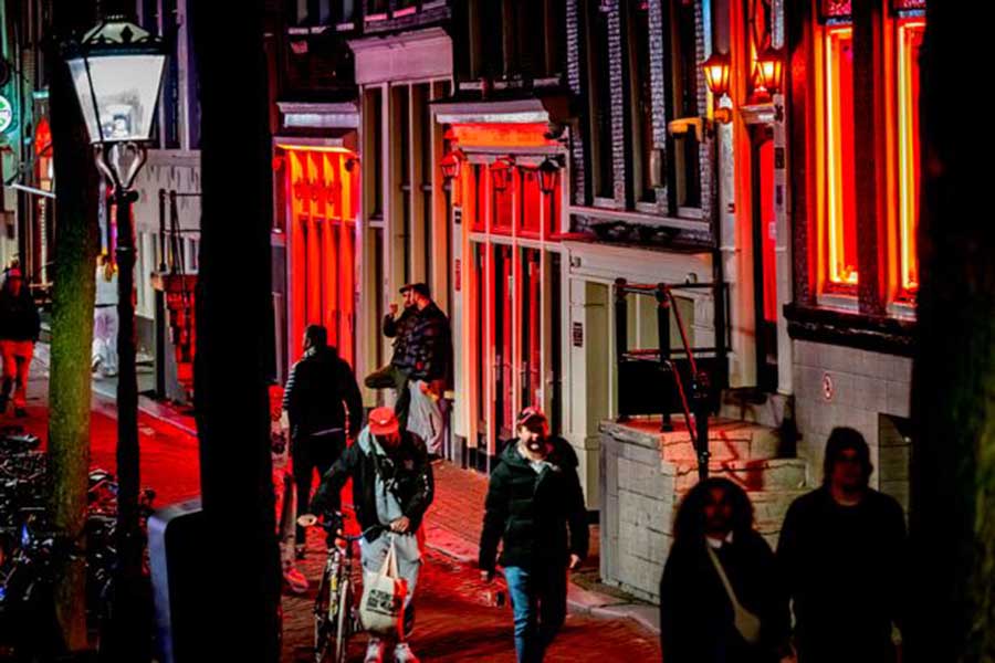 Hà Lan: Amsterdam khuyến cáo du khách Anh tránh xa các kỳ nghỉ “đèn đỏ” - Ảnh 6.