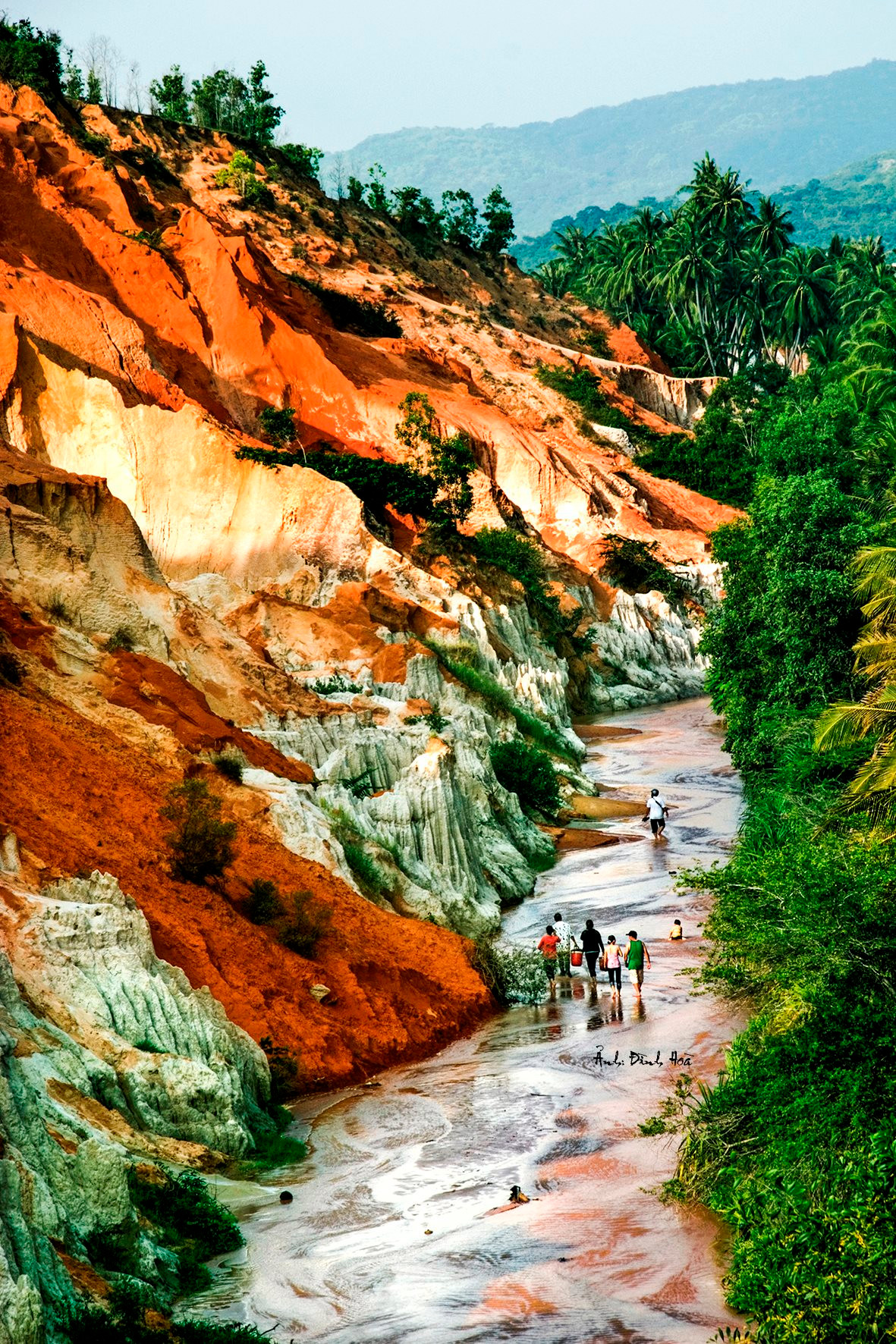 Đây là dòng suối nổi tiếng, lạ nhất Bình Thuận, nước mát ngay dưới cát nóng, chưa bao giờ có lũ - Ảnh 5.
