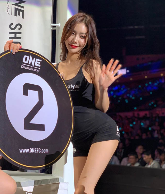 &quot;Bấn loạn&quot; vì vòng 1 và nhan sắc của &quot;Ring Girl&quot; số 1 Hàn Quốc - Ảnh 1.