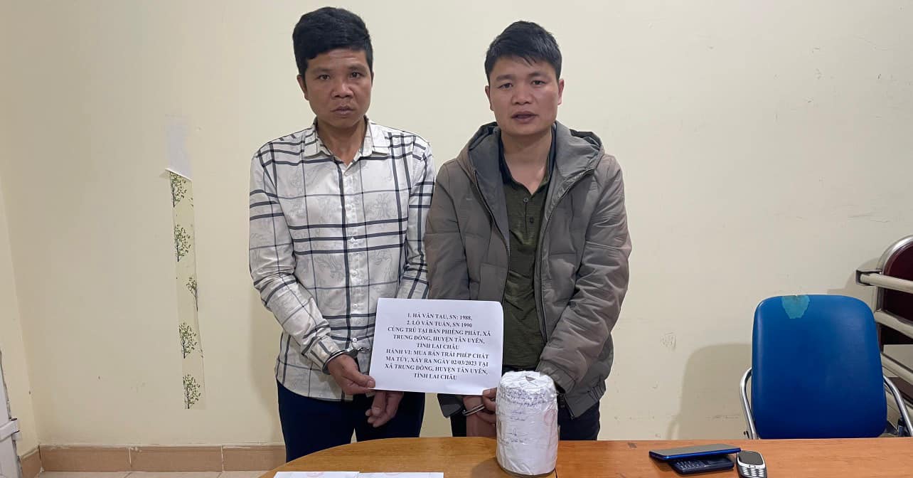 Lai Châu: Đào bể phốt truy tìm chất ma túy