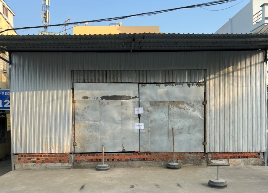 Vụ cán bộ đi kiểm tra nhà xây dựng không phép bị nhốt: Phạt chủ nhà hơn 50 triệu đồng - Ảnh 1.