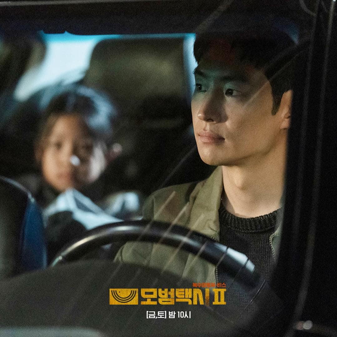 Phim Taxi Driver 2 tập 5: Pyo Ye Jin ngỡ ngàng khi được Lee Je Hoon cầu hôn