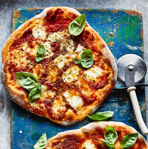 Giá cà chua tăng vọt, pizza tại một quốc gia buộc phải thay đổi công thức, trở thành 'pizza trắng' - Ảnh 1.