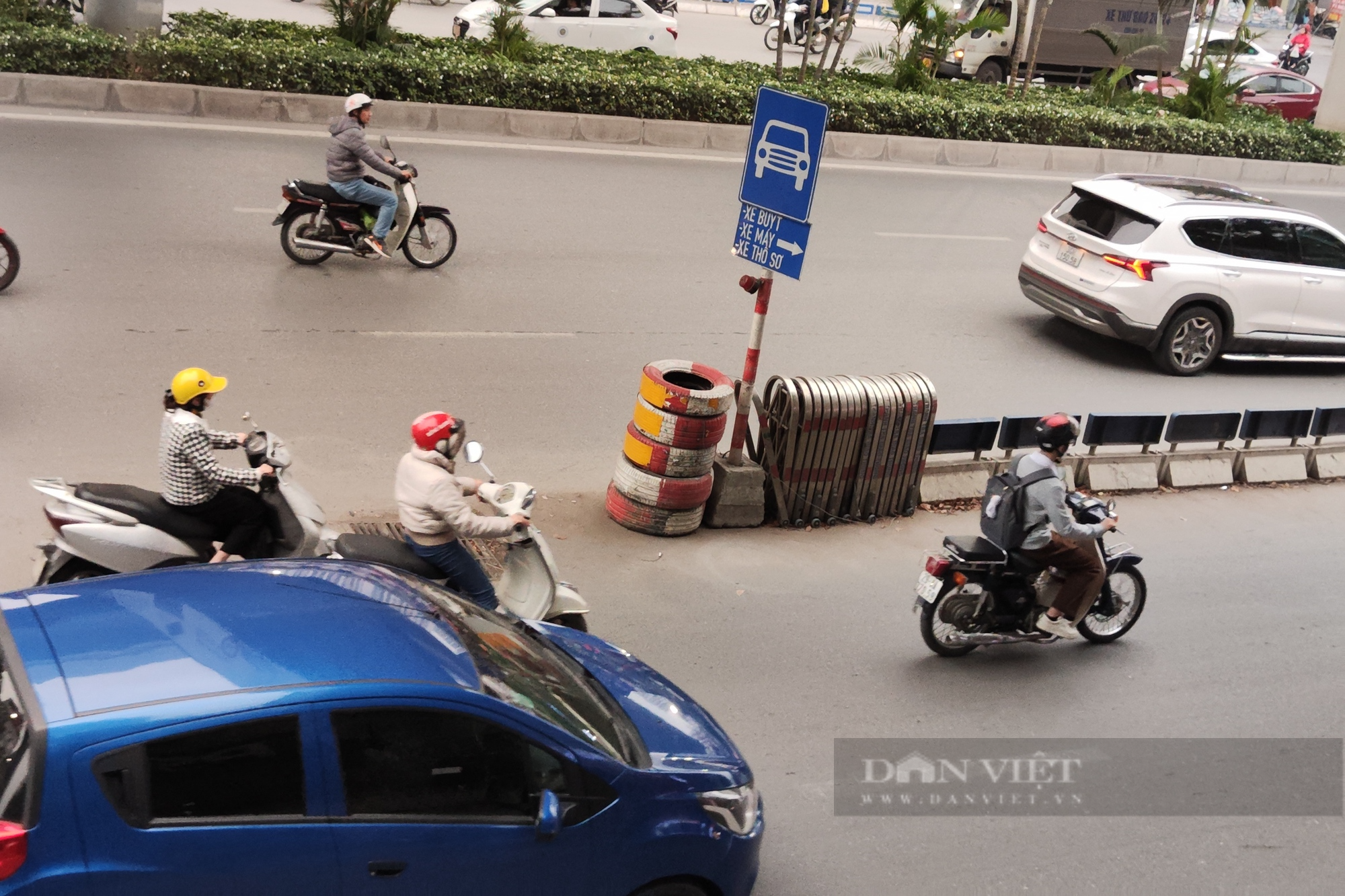 Giao thông trên trục đường Nguyễn Trãi vẫn rối như &quot;tơ vò&quot; - Ảnh 8.