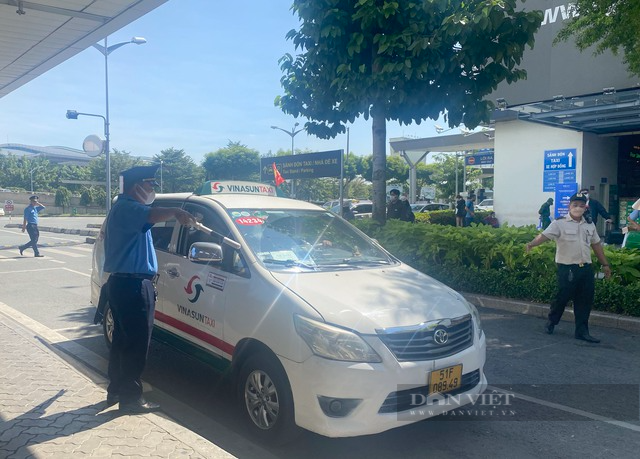 Hàng trăm lái xe 7 hãng taxi ‘khóc thét’ vì phí đón khách ở sân bay Tân Sơn Nhất quá cao - Ảnh 3.