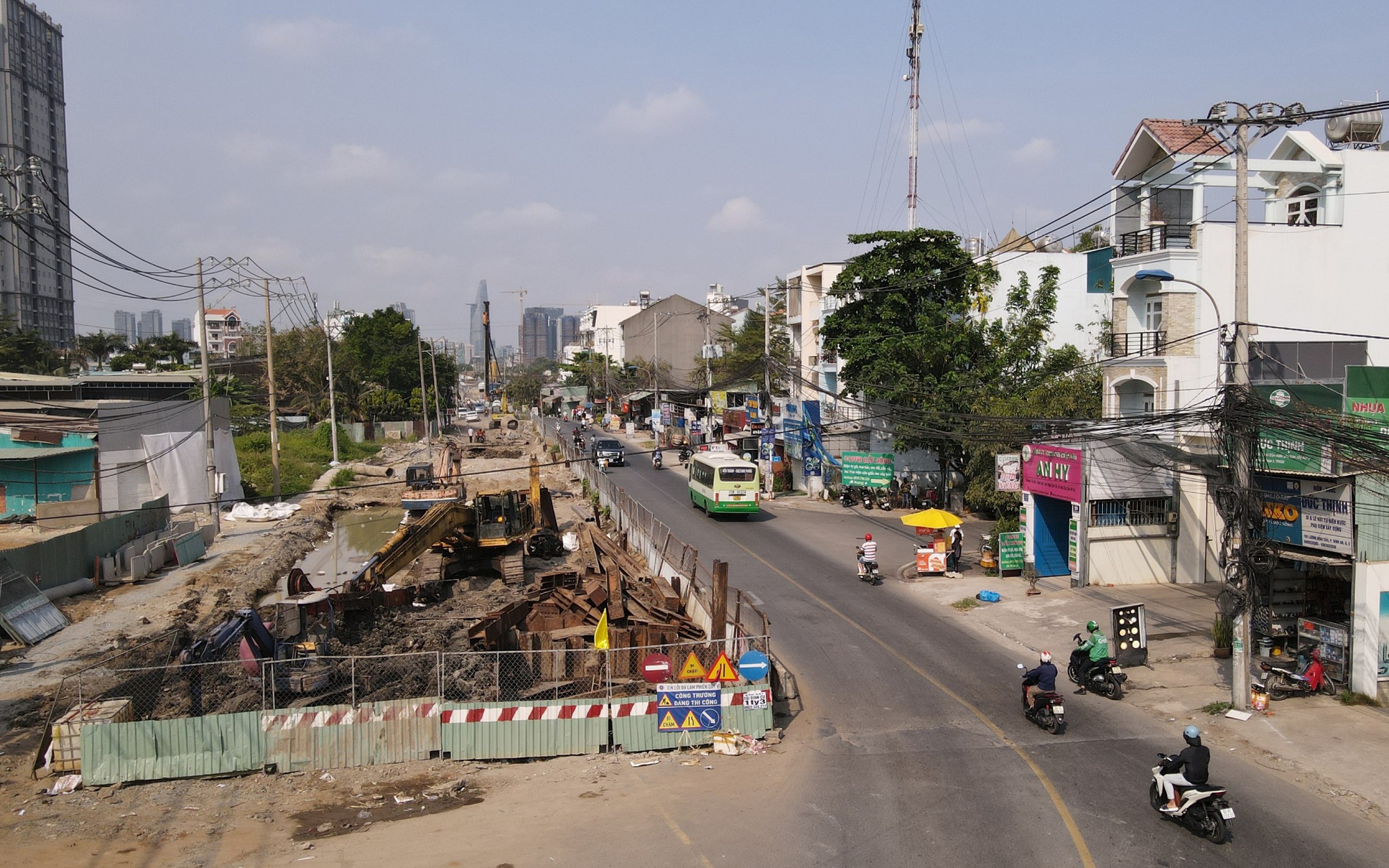 Con đường dài chỉ 2,5km làm 8 năm chưa xong, mới tái thi công lại gặp “vướng”