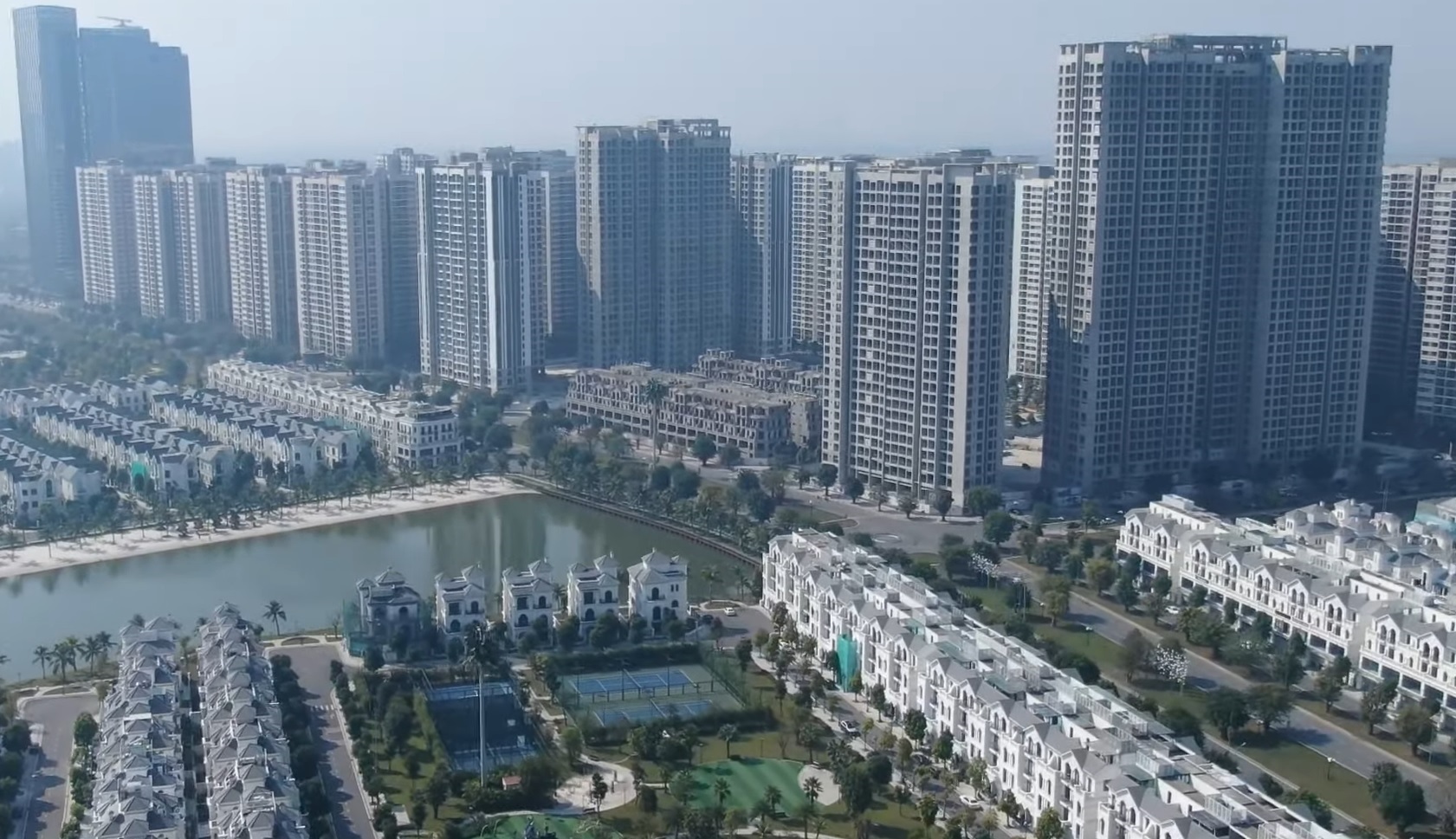 Hà Nội hoàn thiện hơn 700 căn hộ, tạo nguồn cung bất động sản trong quý I/2023 - Ảnh 1.