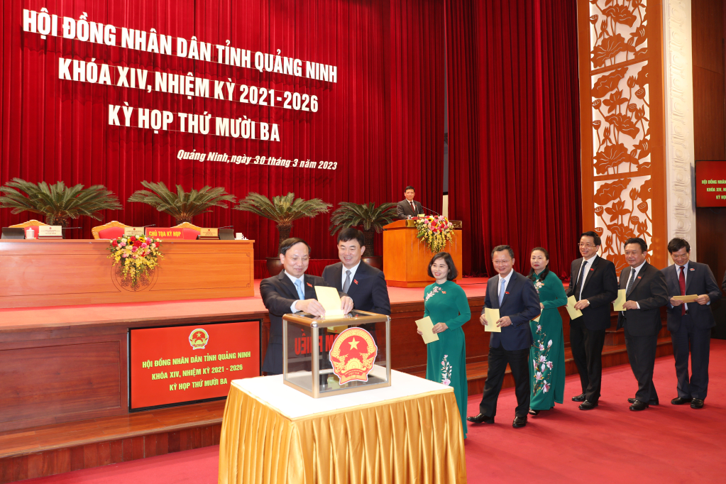 Bí thư Thành ủy Hạ Long được bầu làm Phó Chủ tịch UBND tỉnh Quảng Ninh - Ảnh 1.