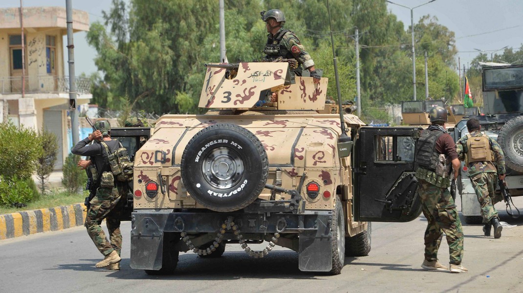 Taliban tận dụng thiết giáp huyền thoại Mỹ bỏ lại Afghanistan - Ảnh 10.